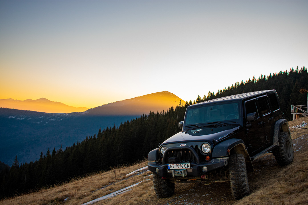 Джипінг на машинах VIP-класу Jeep Rubicon у Микуличині