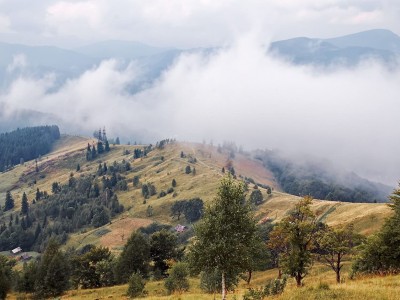 Гора Маковиця (1049 м.) та стежка Довбуша